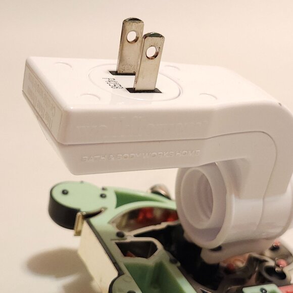 Bath & Body Works Wallflower Plug Santa on VESPA Scooter Christmas - Picture 3 of 4